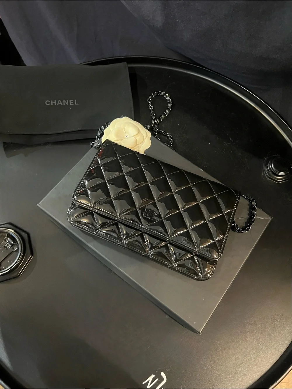 CHANEL WALLET ON CHAIN - VERNIS NOIR
